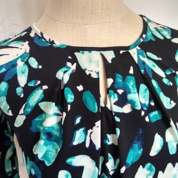 Ann Taylor blue floral keyhole blouse XXSP - Picture 2 of 6